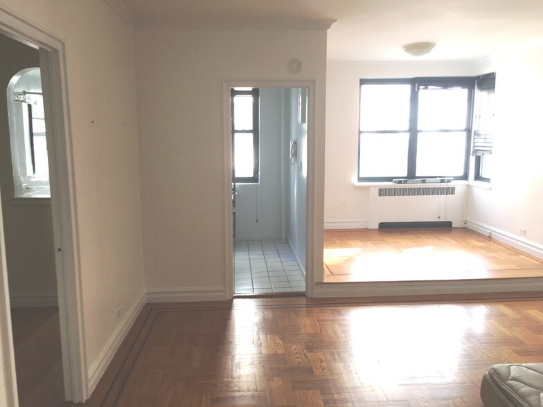 Primary Photo - 124 E 24th St