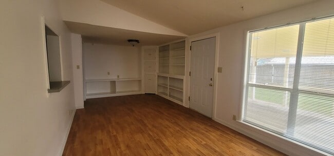 Building Photo - 2709 S Van Buren Gorgeous Hidden Gem Right...