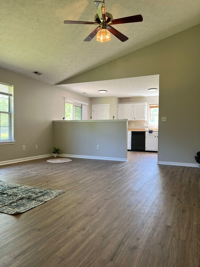 Building Photo - 9711 English Oak Dr