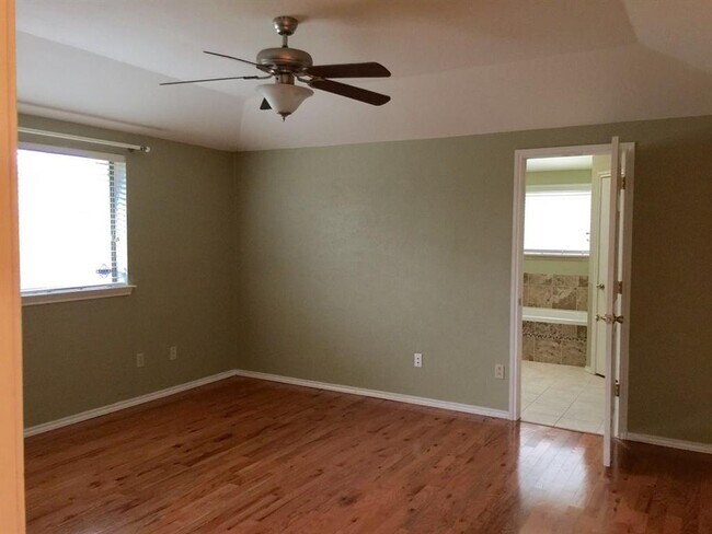 Building Photo - 2104 Decator Dr