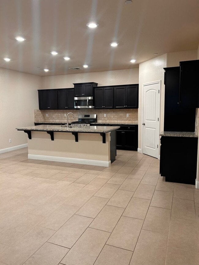 Building Photo - Gorgeous Two story Home for rent in Visalia
