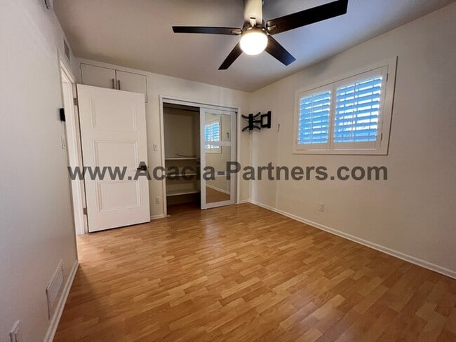 Building Photo - Nicely updated Four Bedroom on University ...