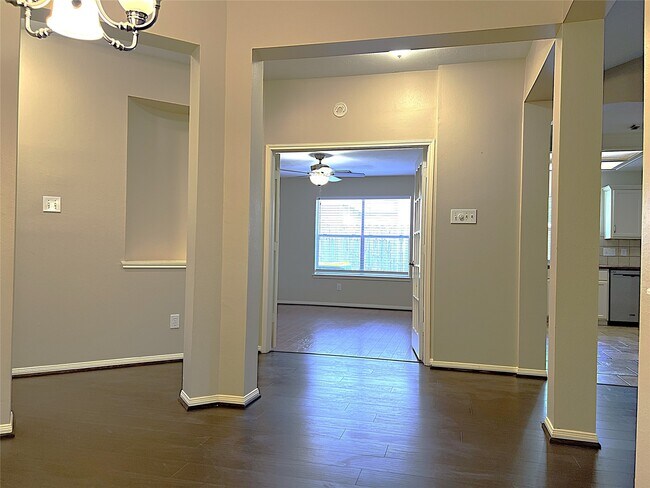 Foto del edificio - 4910 Linden Pl