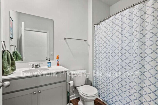 Foto del edificio - 643 Silver Spruce St