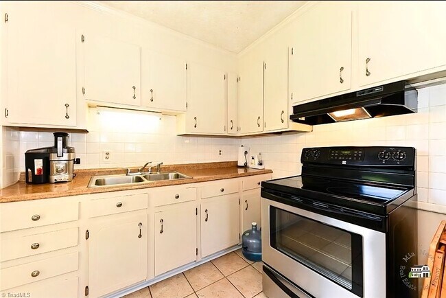 Foto del edificio - 713 Abington Dr