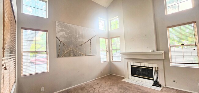 Building Photo - Gorgeous 2Bed 2 car garage with Laundry- P...