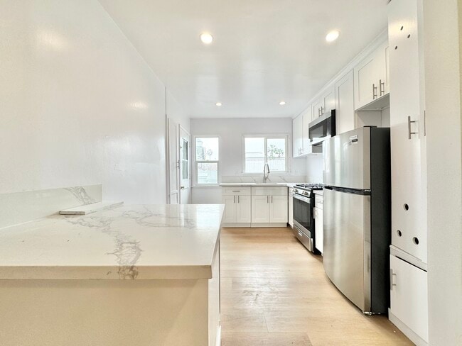 Foto del edificio - 1518 Laurel Canyon Blvd