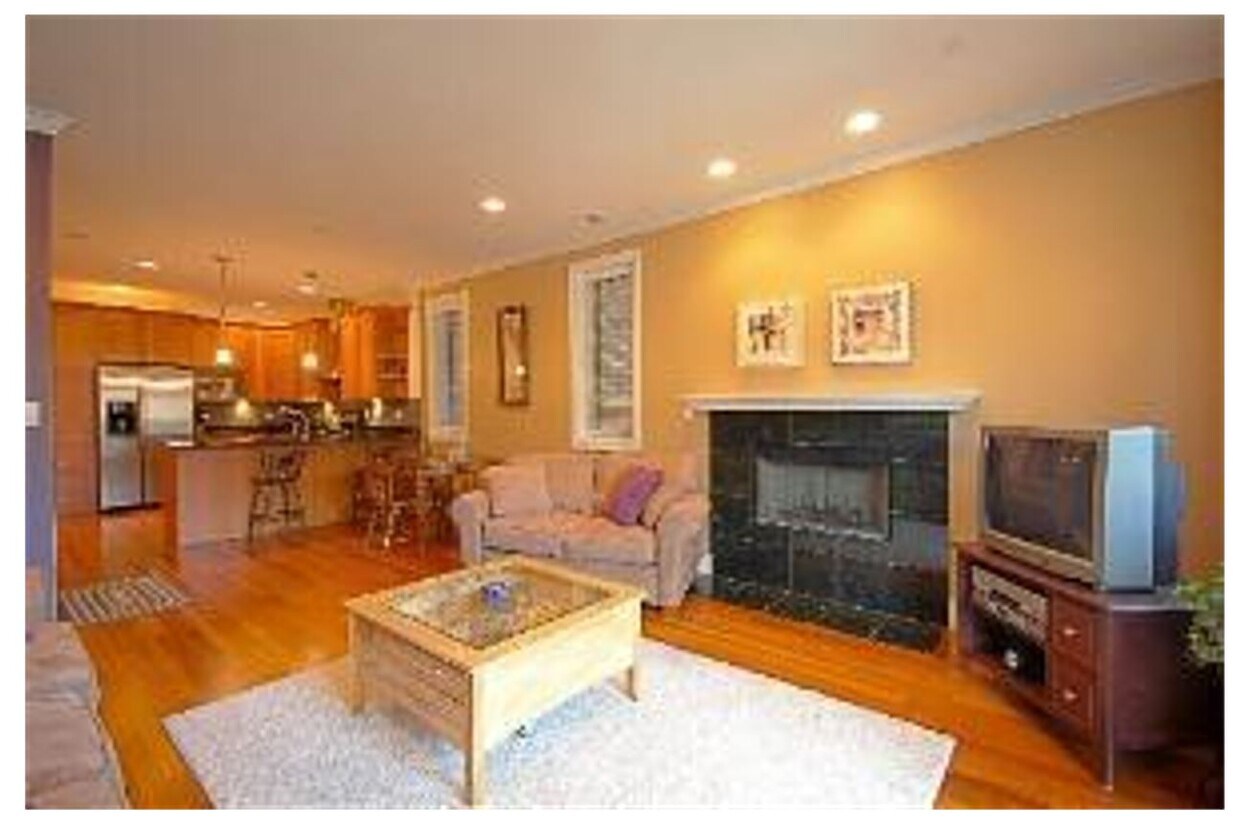 Primary Photo - 1031 W Monroe St