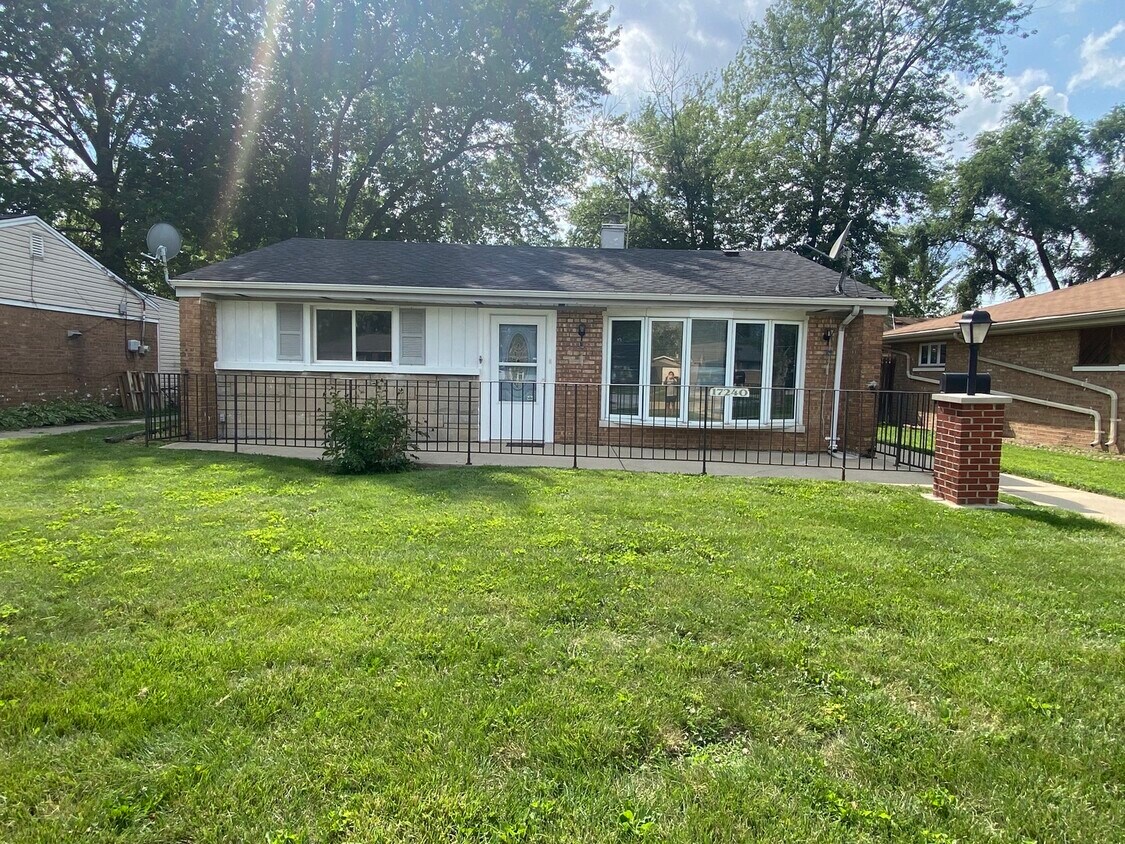 17240 Park Ave, Lansing, IL 60438 House Rental in Lansing, IL