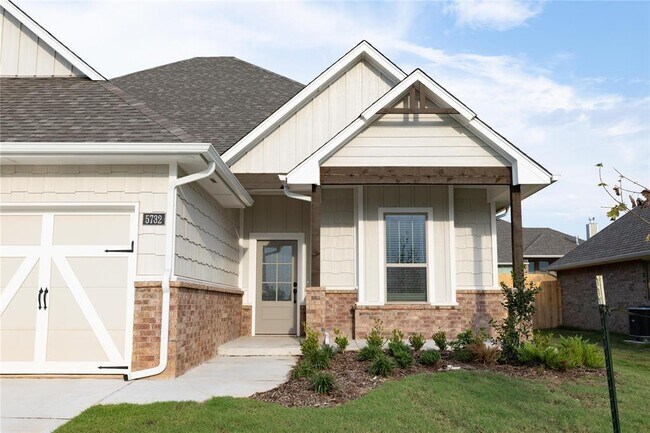 Foto del edificio - 5732 Lantana Ln