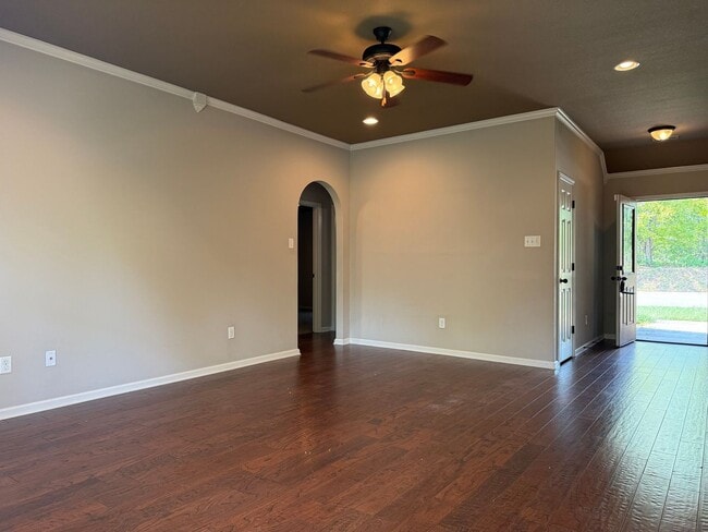 Building Photo - 15229 Skyline Dr