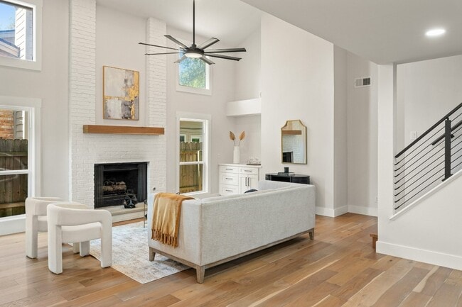 Foto del edificio - 8138 Forest Mesa Dr