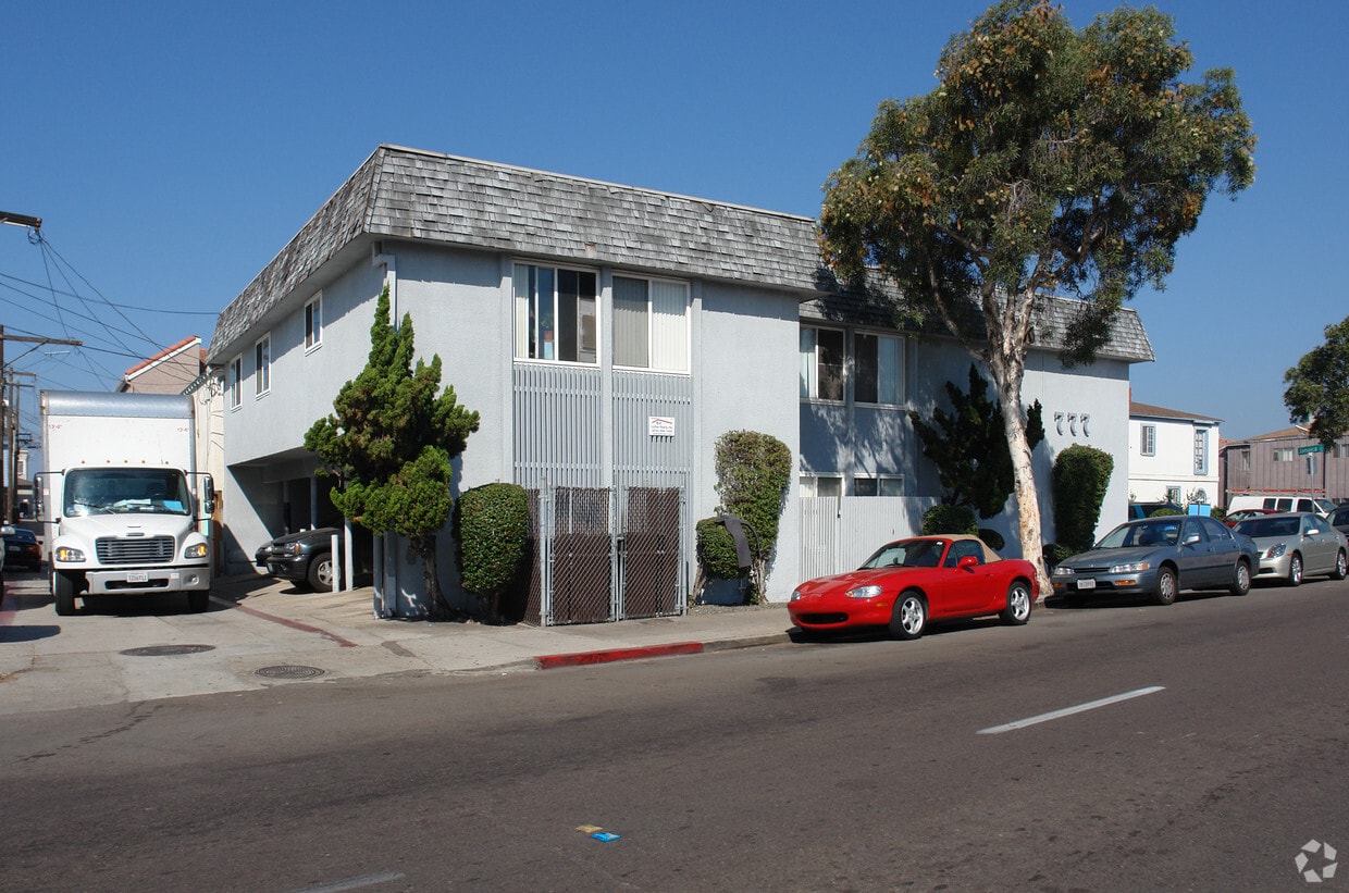 Building Photo - 777 Jamaica Ct