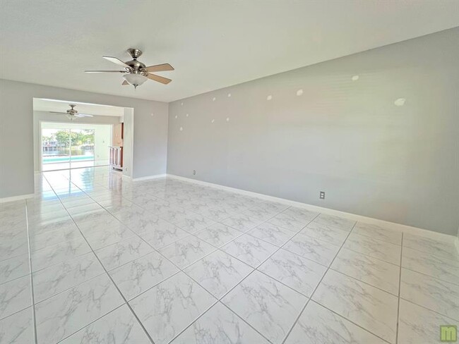 Building Photo - 3318 NW 68th Ct
