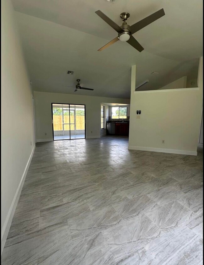 Foto del edificio - 1275 McDermott Ln