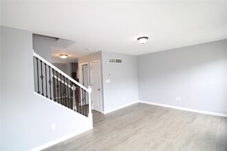 Building Photo - 440 Wild Oak Dr