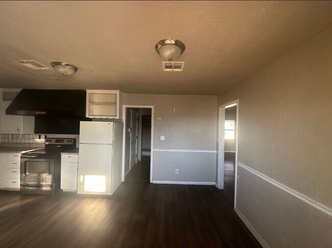 Foto del edificio - Beautiful 4-Bedroom Home Available!