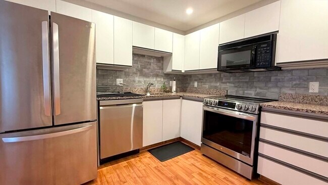 Foto del edificio - 3920 Mystic Valley Pkwy