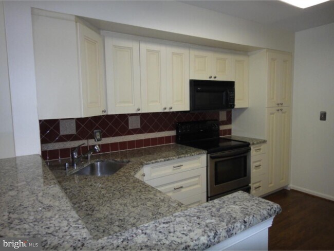 Building Photo - 43 Roseberry Ct