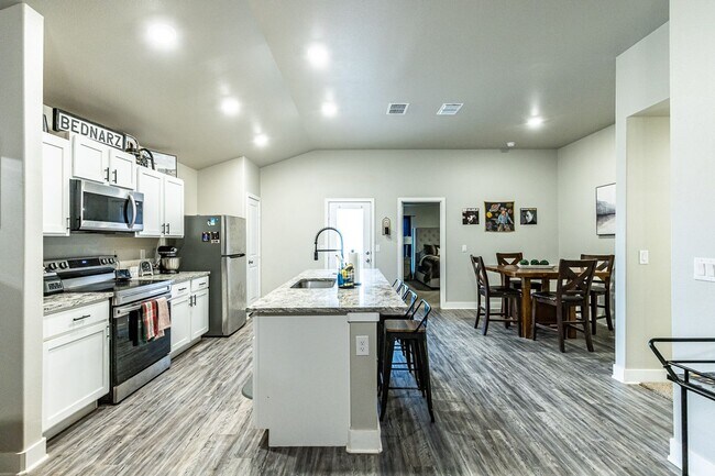 Building Photo - Beautiful Home Located In Bell Farms