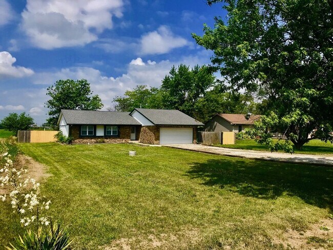 Building Photo - 3820 Five Points Rd