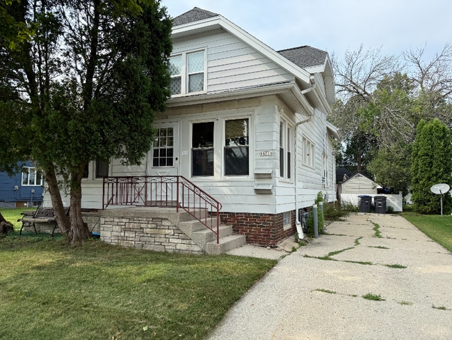 Building Photo - 1822 Superior Ave