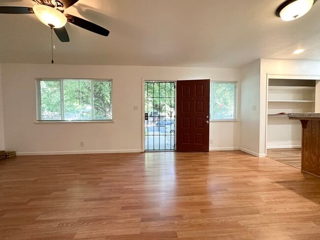 Building Photo - Charming 2-Bedroom Condo in Rancho Cordova!