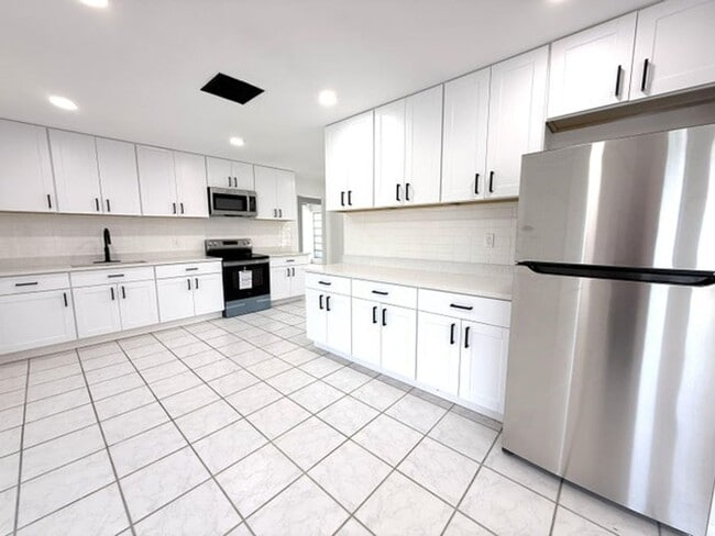 Photo - 210 W 23rd St House