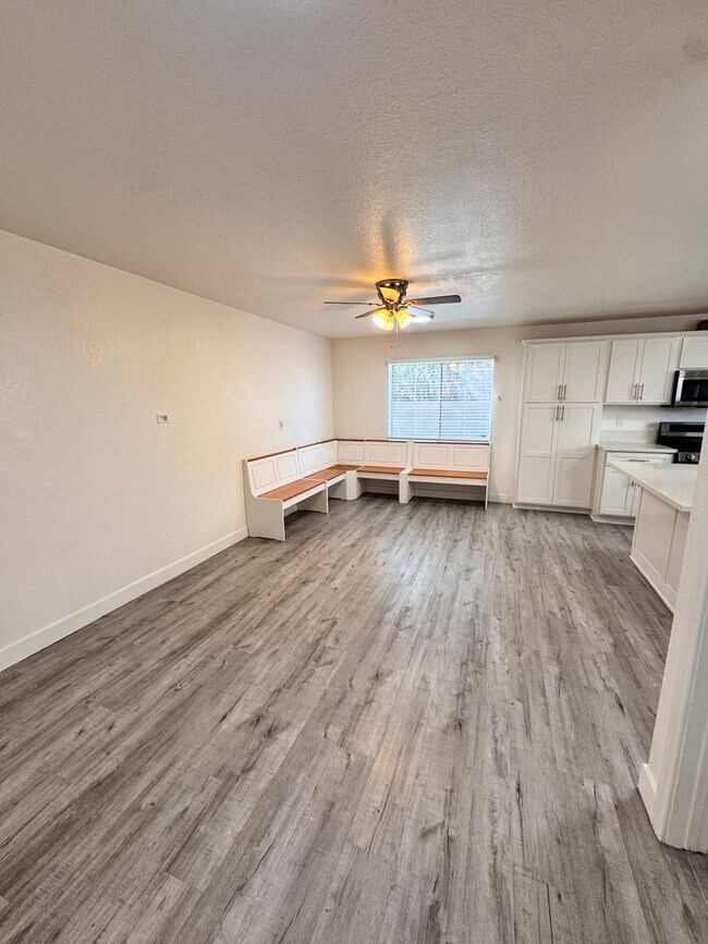 Foto del edificio - 927 Freeman Ave