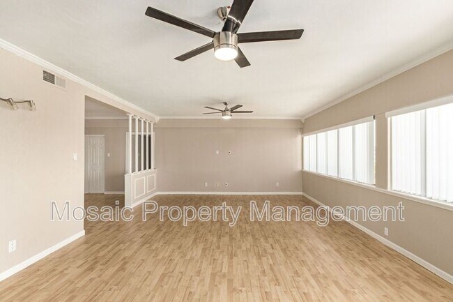 Building Photo - 353 E Thomas Rd