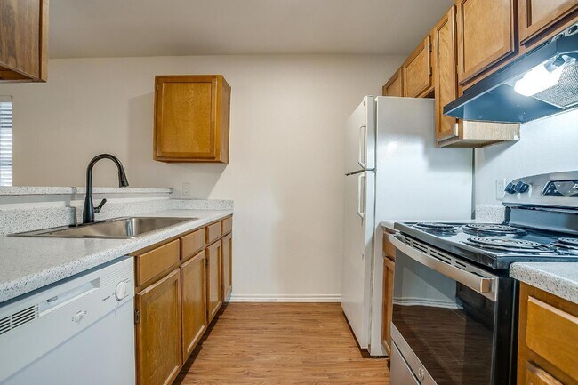 Foto del edificio - Updated 2 bedroom 1 bathroom close to ever...