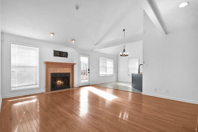 Building Photo - Pet Friendly Three Bedroom with Bonus!