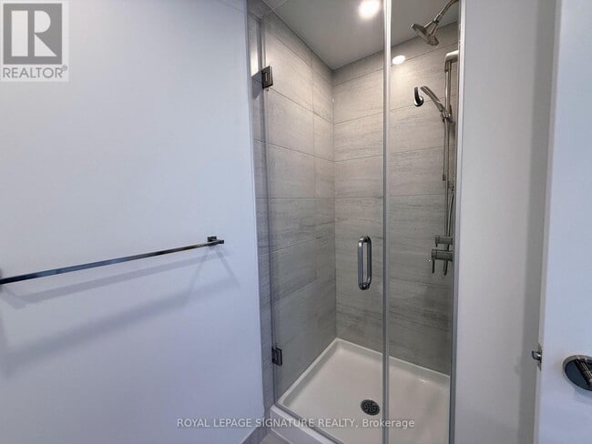 Photo du bâtiment - 1 Fairview Rd E