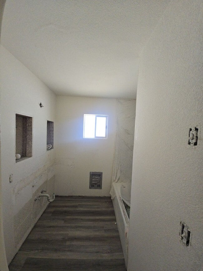 Building Photo - FOR RENT!!! AVAIL 6/1/26