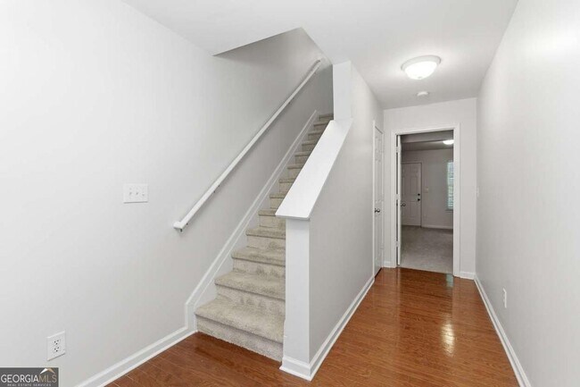 Building Photo - 6710 Stoneleigh Way