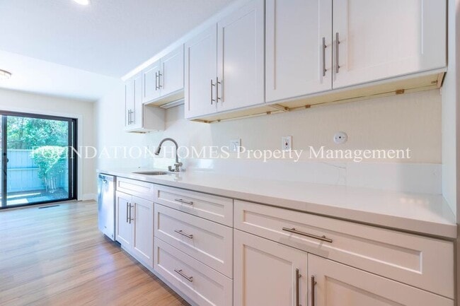 Building Photo - 74 Windstone Dr