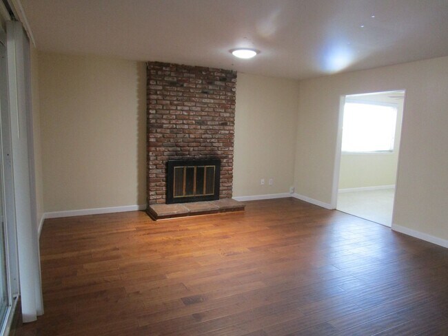 Building Photo - Newly Updated Home in Clairemont