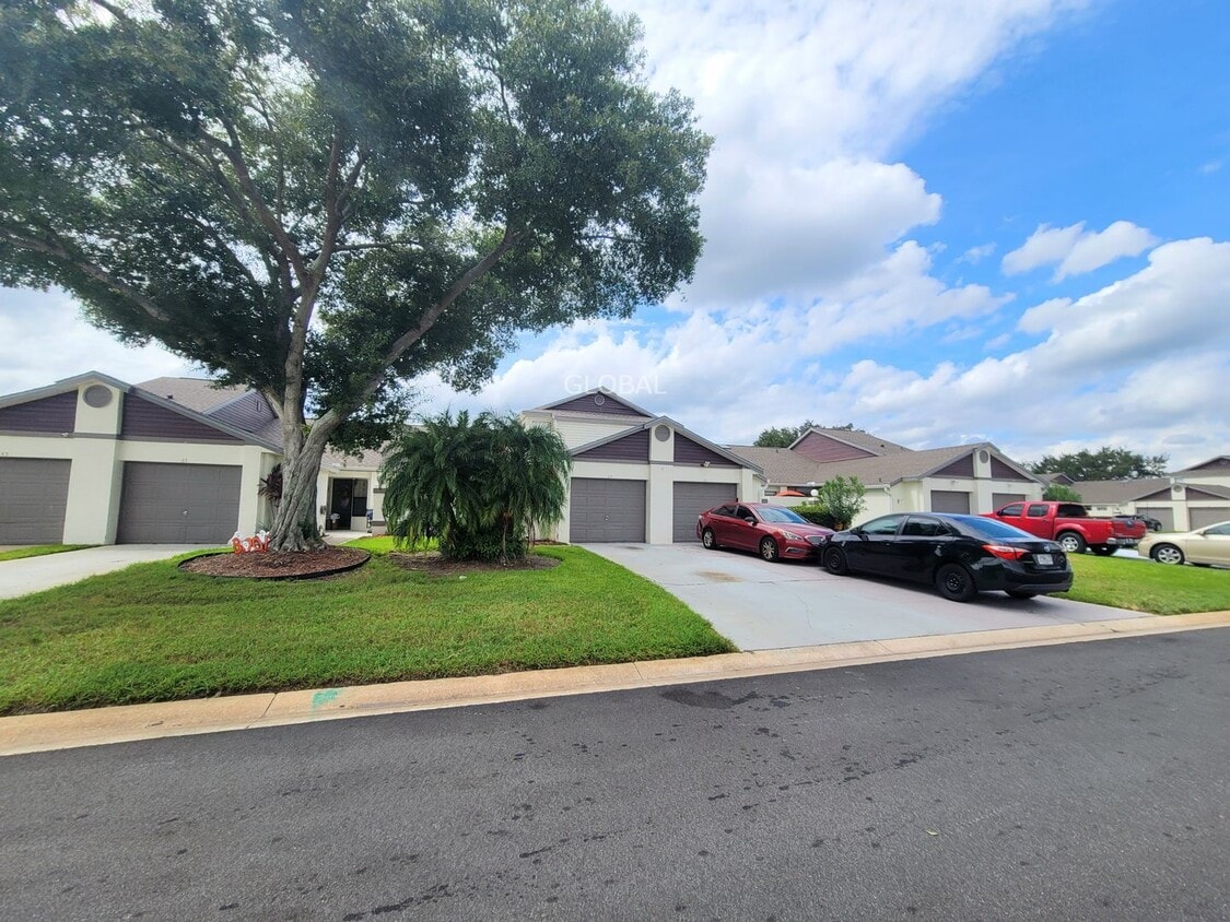 Primary Photo - Spacious 3-Bed Townhome with 1st-Floor Mai...