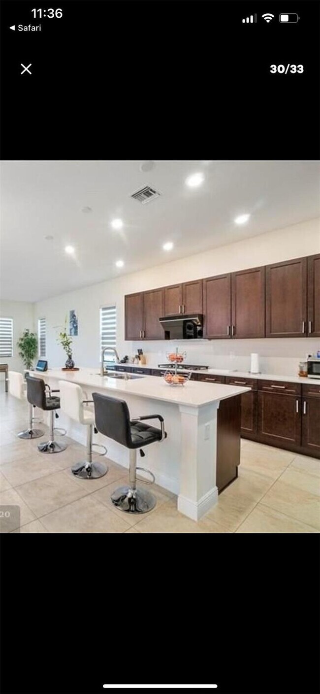 Foto del edificio - 11795 Waterway Cir