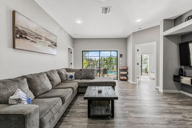 Foto del edificio - 16703 Lazy Breeze Loop