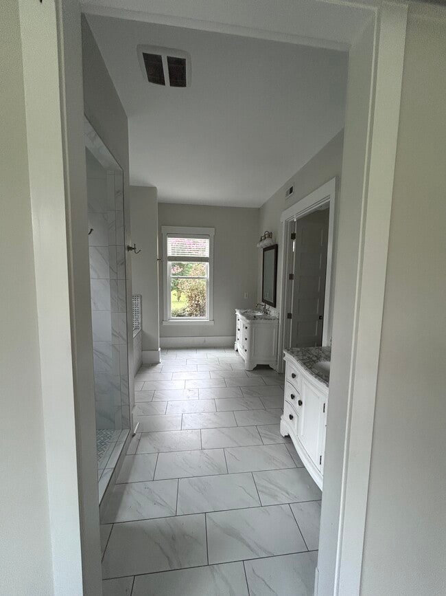 Foto del edificio - 405 Angus Ln
