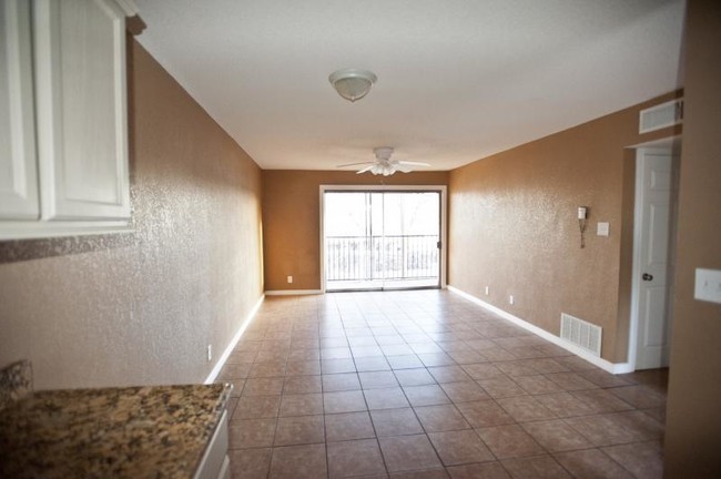 Building Photo - 9412 Montrose Ct