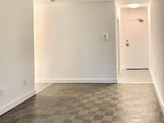 Building Photo - 230 Oak St