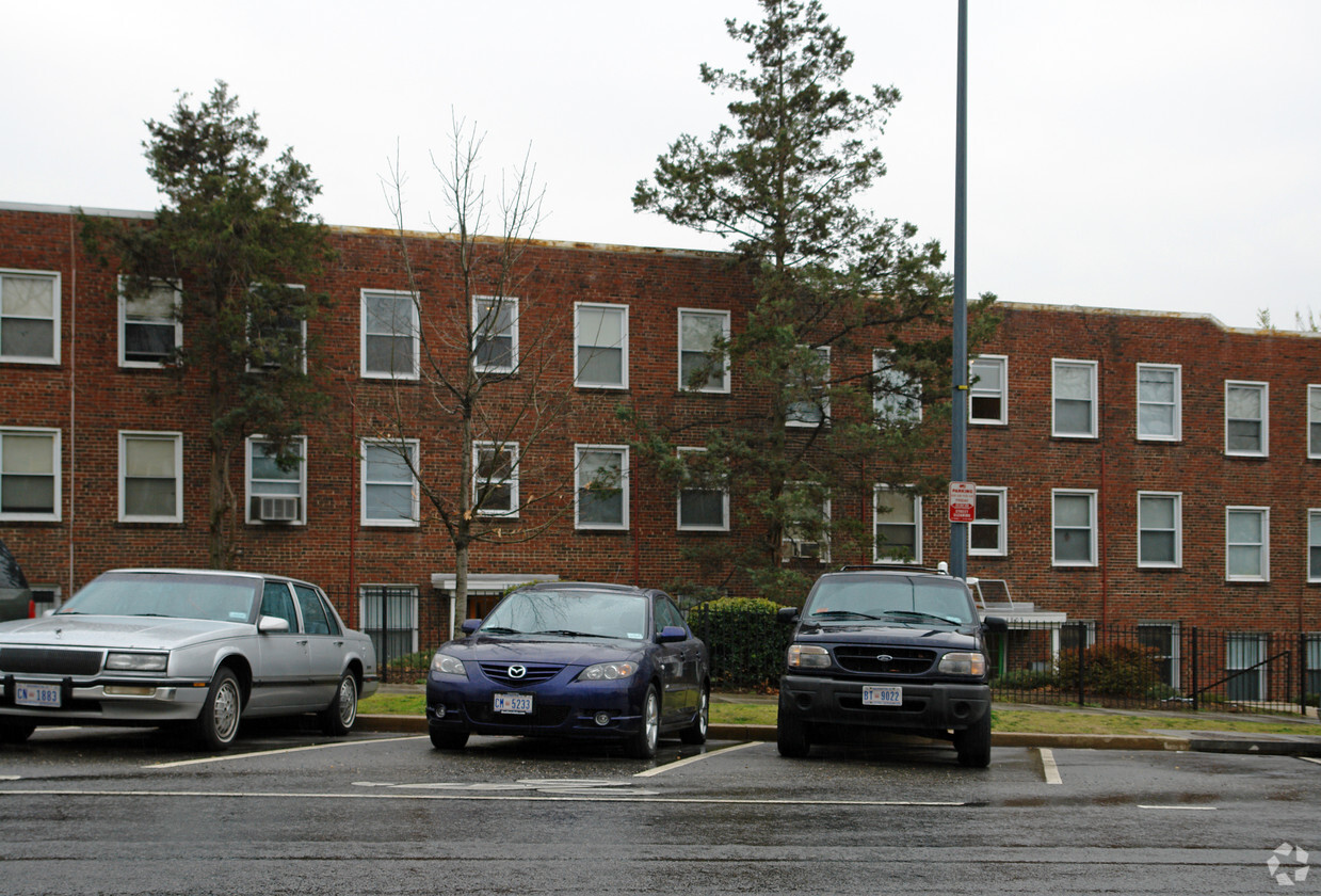 Building Photo - 1805 Maryland Ave NE