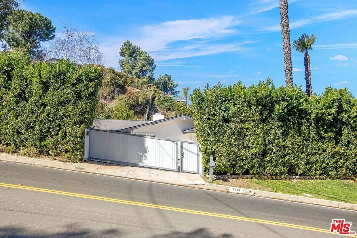 Primary Photo - 4 Rent now at Calvena Drive