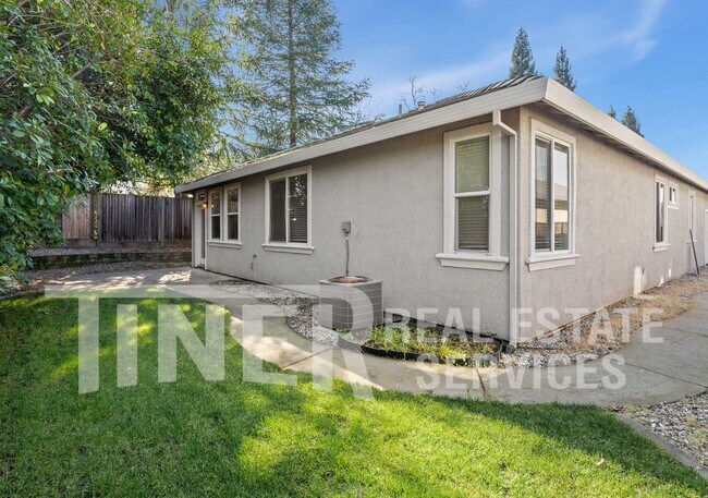 Building Photo - 7449 Thalia Ct