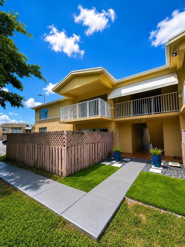 Foto del edificio - 4450 NW 79th Ave