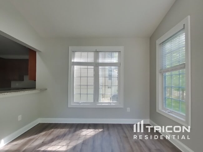 Building Photo - 15605 Sir Edwards Dr