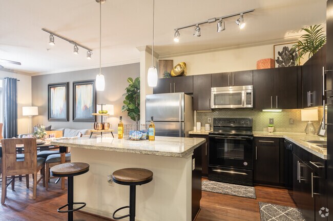 1BR, 1BA - 640SF - REGARD AT MED CENTER
