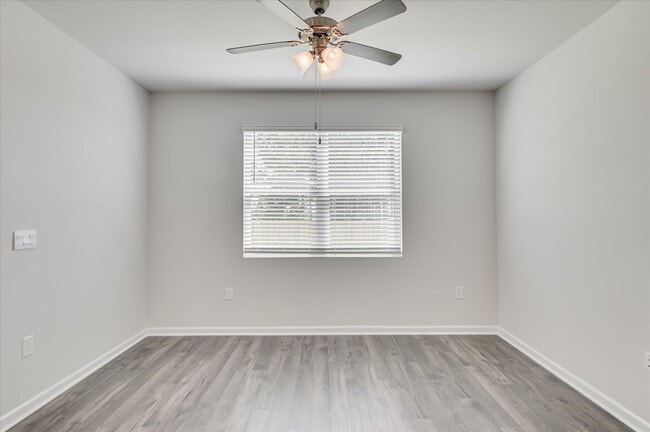 Foto del edificio - 809 Grovebury Ct